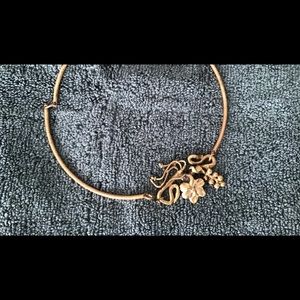 Vintage brass (or brass plated) linked floral motif necklace
